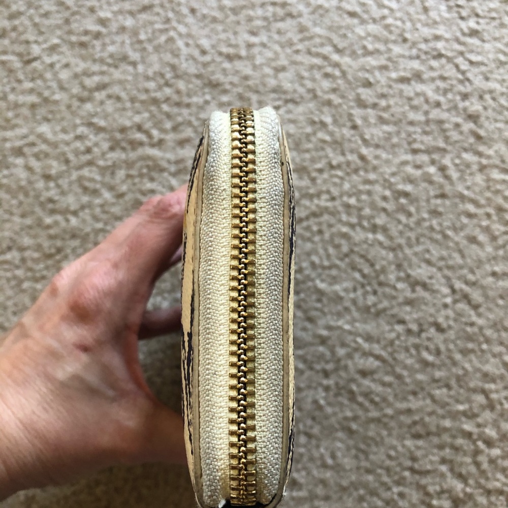 SOLD🚫🚫Tory Burch Wallet - Picture 3 of 8